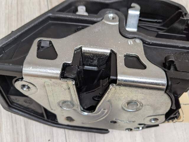 OEM BMW E82 E90 F23 F30 F32 E60 F01 M4 X6 REAR LEFT Door Lock Latch Actuator