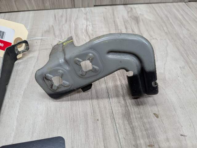 12-20 OEM BMW F30 F32 F33 F36 Front Left Driver Fender Wing Holder Bracket SET