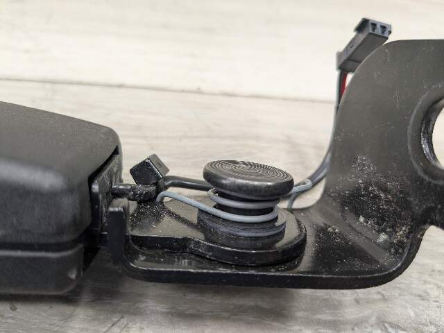 OEM BMW G01 G02 F97 F98 X3M X4M REAR Left Driver Side SeatBelt Seat Belt Buckle