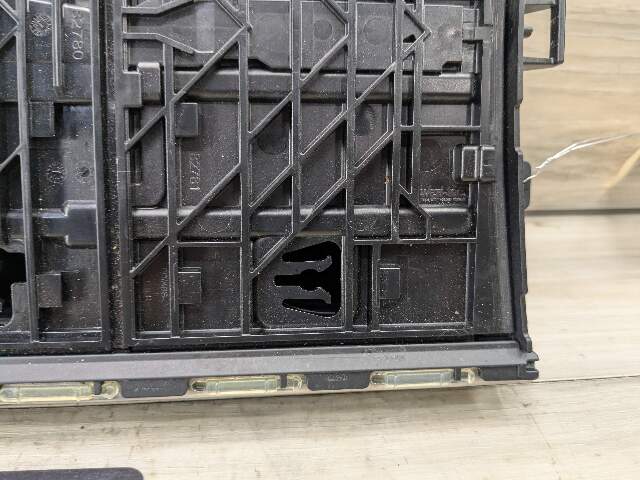 16-22 OEM BMW G11 G12 740 750 Center Console Cup Holder Storage Compartment