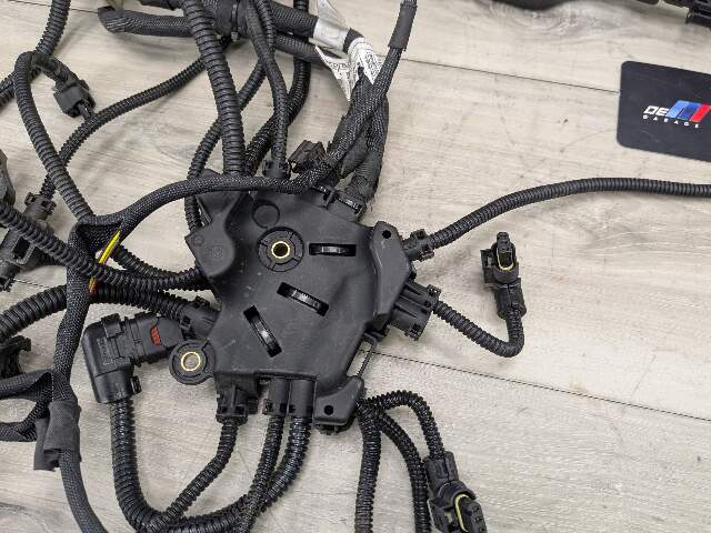 OEM BMW G11 G12 750 G30 M550 AWD Engine N63R Wiring Wire Harness Module 5-8