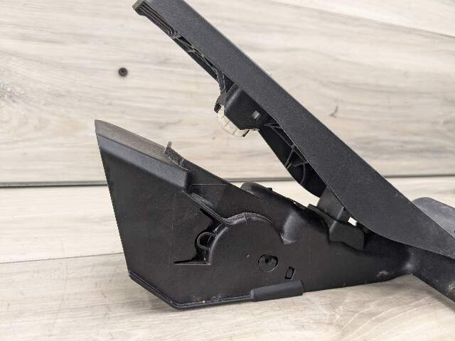 19-25 OEM BMW G80 G82 G83 G05 G06 G07 X5 Accelerator Throttle Gas Pedal