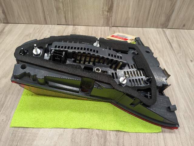 16-19 OEM BMW G11 G12 740 750 Rear Passenger Side LED Inner Stop Tail Light