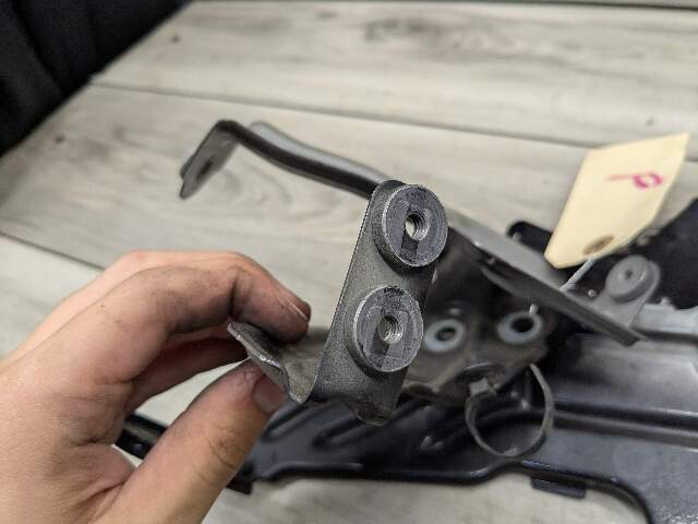 18-24 OEM BMW G01 G02 F97 X3 X4 Right Passenger Fender Wing Holder Bracket SET