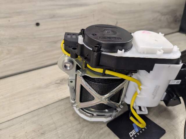 OEM BMW G01 G02 F97 F98 X3 X4 Front Right Passenger Seat Belt Seatbelt Retractor