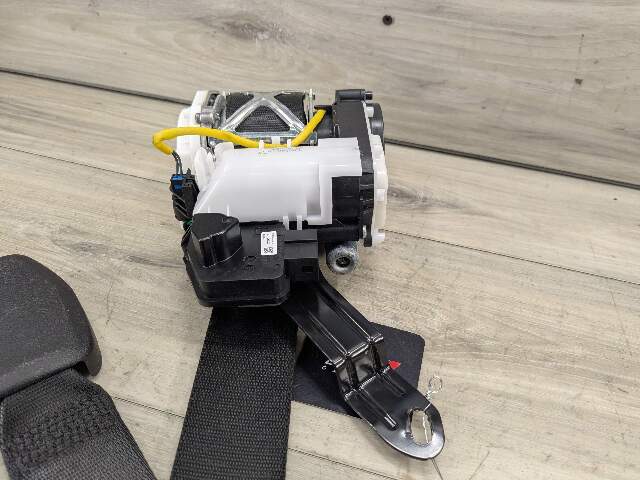 OEM BMW G01 G02 F97 F98 X3 X4 Front Right Passenger Seat Belt Seatbelt Retractor