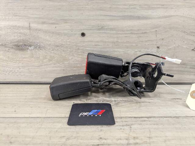 OEM BMW G01 G02 F97 F98 X3M REAR Right Passenger Side SeatBelt Seat Belt Buckle
