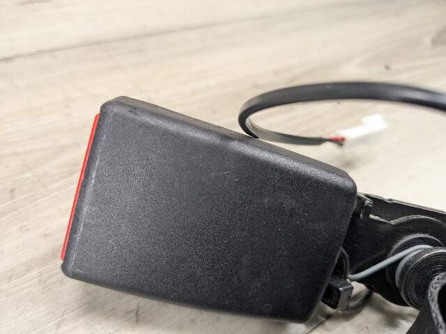 OEM BMW G01 G02 F97 F98 X3M REAR Right Passenger Side SeatBelt Seat Belt Buckle