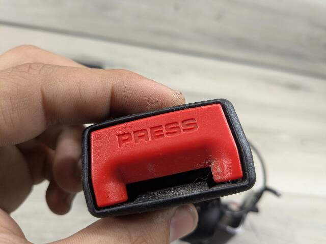 OEM BMW G01 G02 F97 F98 X3M REAR Right Passenger Side SeatBelt Seat Belt Buckle