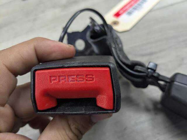 OEM BMW G01 G02 F97 F98 X3M REAR Right Passenger Side SeatBelt Seat Belt Buckle
