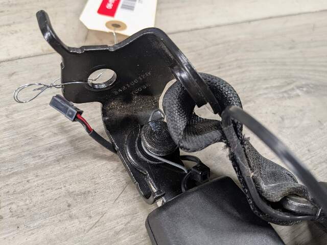 OEM BMW G01 G02 F97 F98 X3M REAR Right Passenger Side SeatBelt Seat Belt Buckle