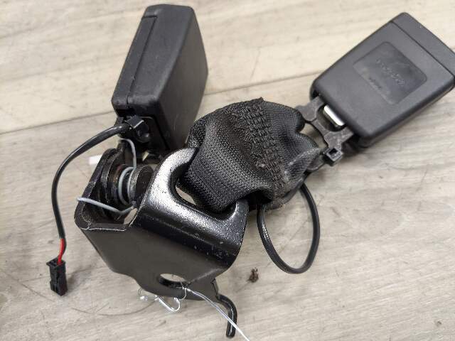 OEM BMW G01 G02 F97 F98 X3M REAR Right Passenger Side SeatBelt Seat Belt Buckle