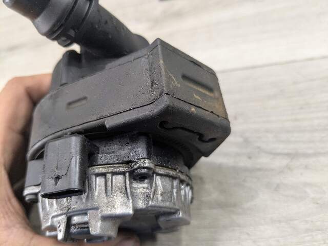 18-21 OEM BMW G01 X3 G02 X4 30 M40 B58 Engine Auxiliary Water Pump Cooling