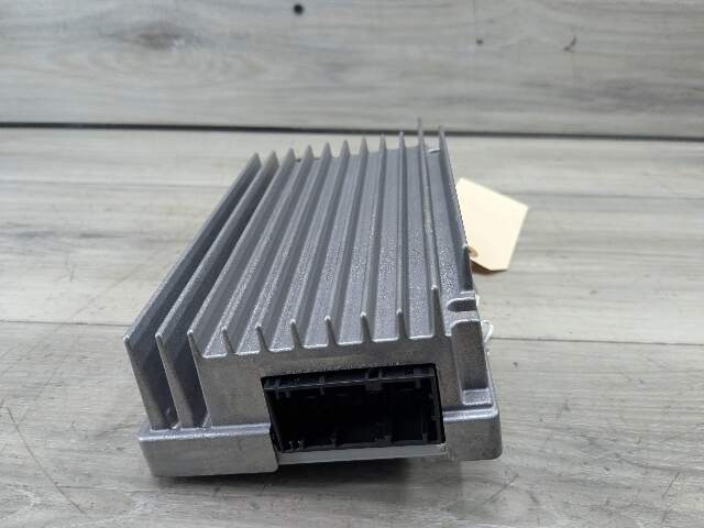 09-12 OEM BMW F01 F02 740 750 Amplifier Radio Hifi System Module Unit