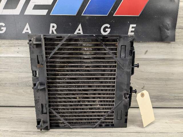 11-18 OEM BMW F10 F06 F12 F13 F01 F02 N55 N63 Engine Oil Cooler Radiator Right