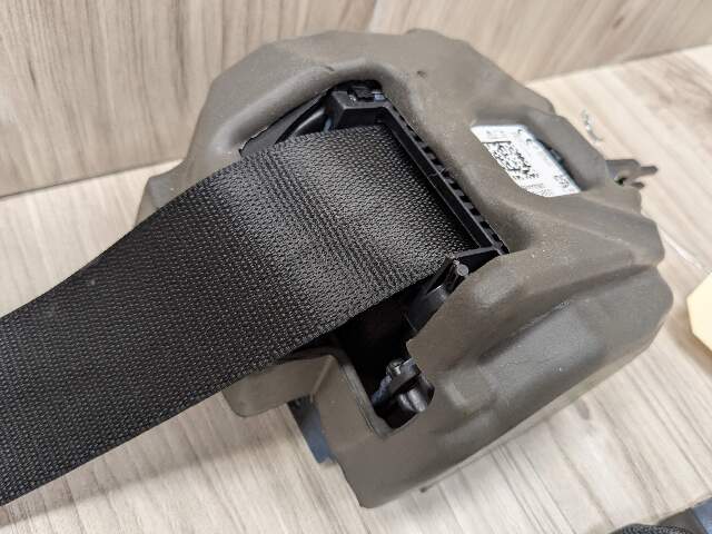 OEM BMW G42 G87 230 M240 M2 Rear Left Right Seat Belt Seatbelt Retractor Black