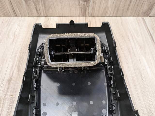 *22-25 OEM BMW G42 G87 230 M240 M2 Rear Center Console Air Vent Assembly