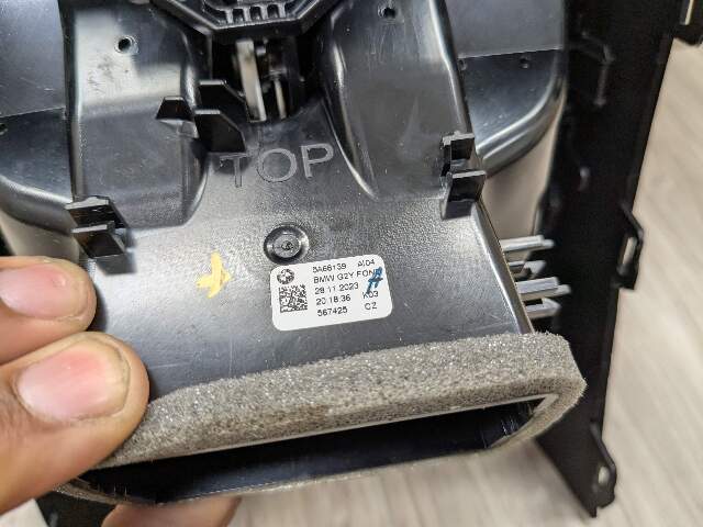 *22-25 OEM BMW G42 G87 230 M240 M2 Rear Center Console Air Vent Assembly