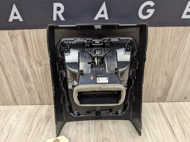 *22-25 OEM BMW G42 G87 230 M240 M2 Rear Center Console Air Vent Assembly