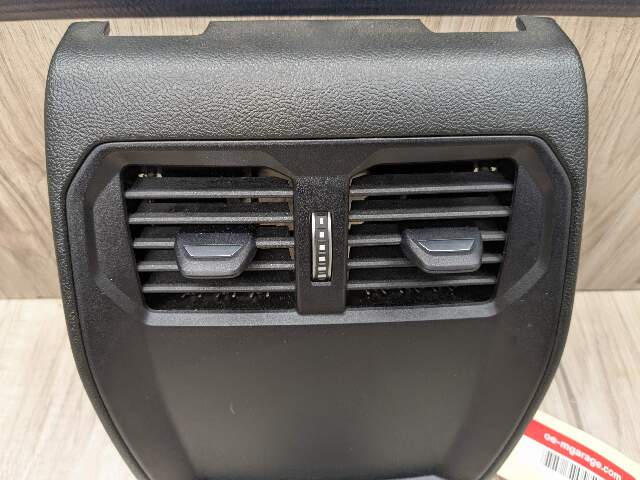 *22-25 OEM BMW G42 G87 230 M240 M2 Rear Center Console Air Vent Assembly