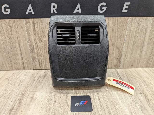 *22-25 OEM BMW G42 G87 230 M240 M2 Rear Center Console Air Vent Assembly