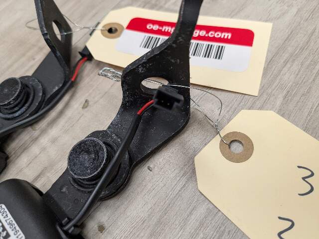 22-25 OEM BMW G42 230 M240 Front Left Right Side Seatbelt Seat Belt Buckle PAIR