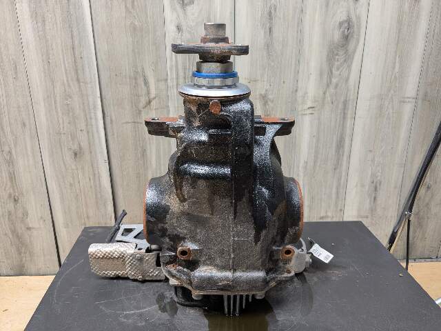 OEM BMW G20 G22 G23 G42 330 M340 Rear Differential Axle Gearbox Carrier 2.81