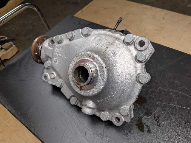 OEM BMW G12 G20 G22 G23 G30 xDrive Front Differential Axle Gearbox Carrier 2.81