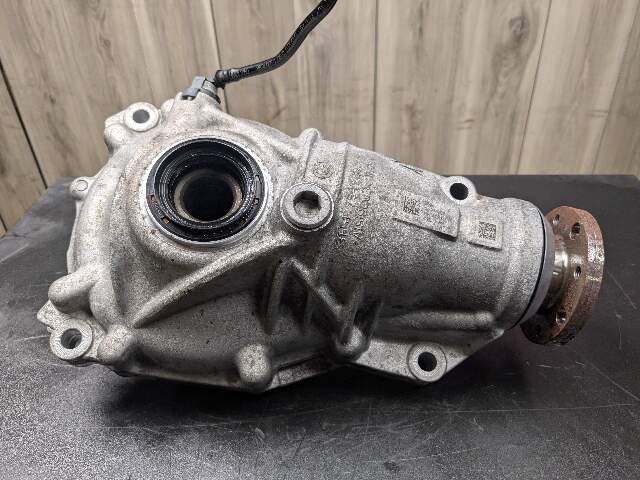 OEM BMW G12 G20 G22 G23 G30 xDrive Front Differential Axle Gearbox Carrier 2.81