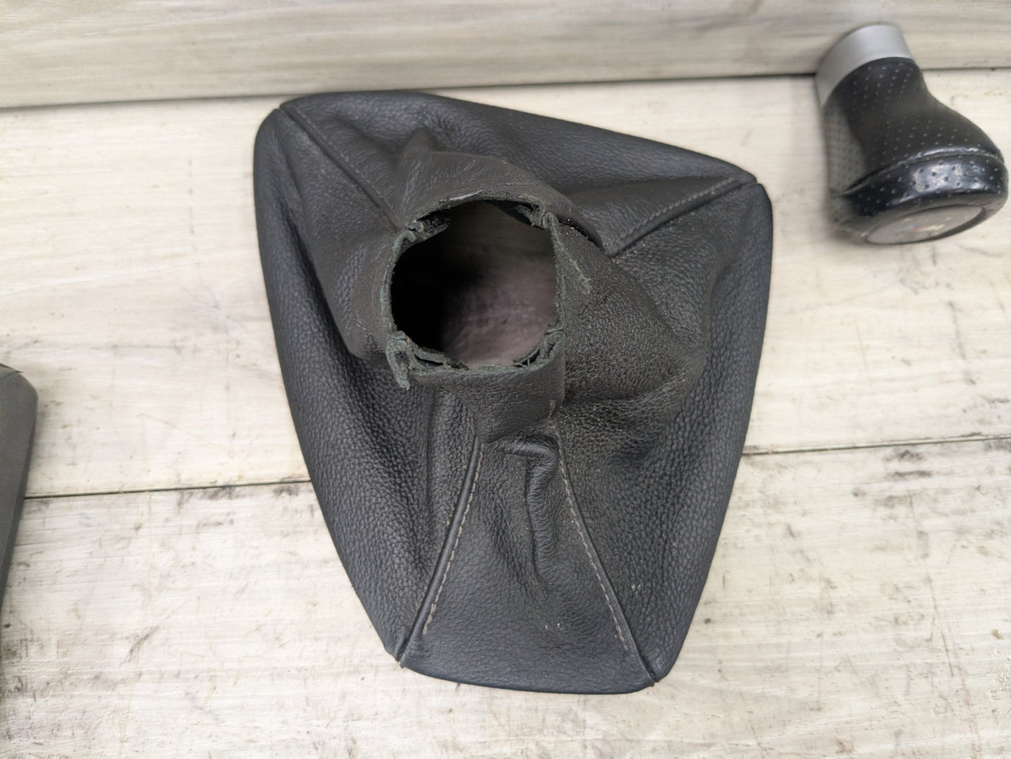 *09-13 OEM BMW E90 E92 E93 MANUAL Leather Gear Shift Knob w/ Boot & Foam