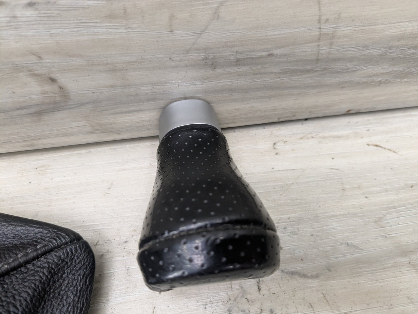 *09-13 OEM BMW E90 E92 E93 MANUAL Leather Gear Shift Knob w/ Boot & Foam