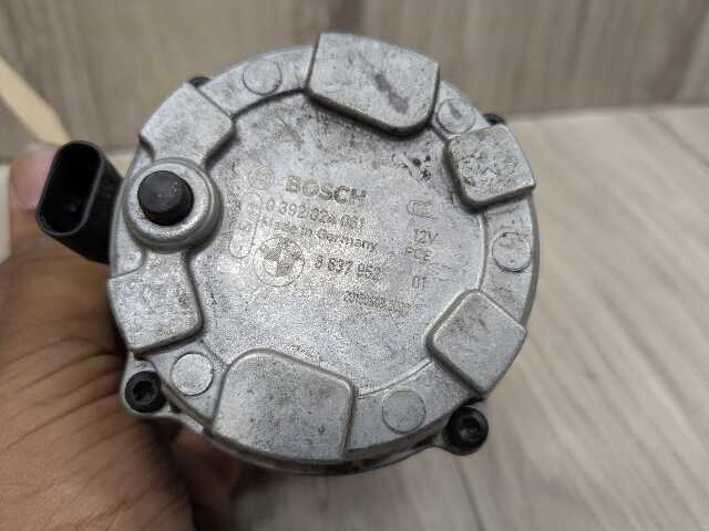 16-24 OEM BMW F90 G11 G12 G30 M5 Engine Electric Auxiliary Water Coolant Pump