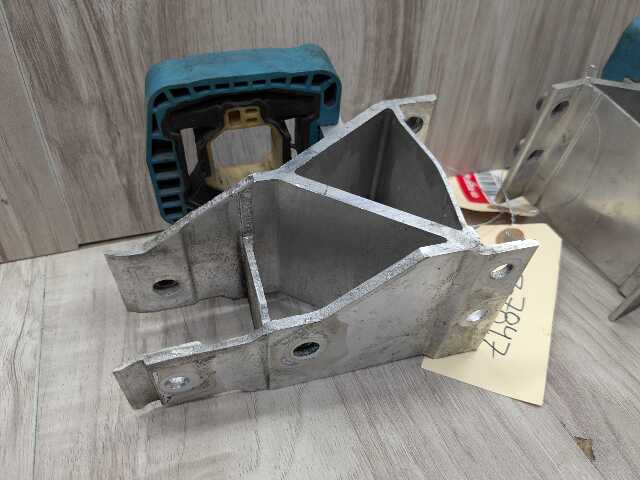 OEM BMW F90 F93 G11 G12 G16 G30 M5 Radiator Mount Support Bracket Left Right SET