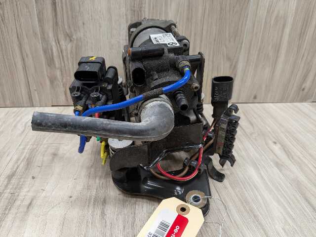 16-22 OEM BMW G11 G12 740 750 M760 Air Suspension Compressor Pump Module Motor