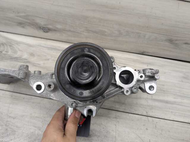 OEM BMW F39 F44 F48 X1 X2 228 M235 Engine Water Coolant Pump w/ Support