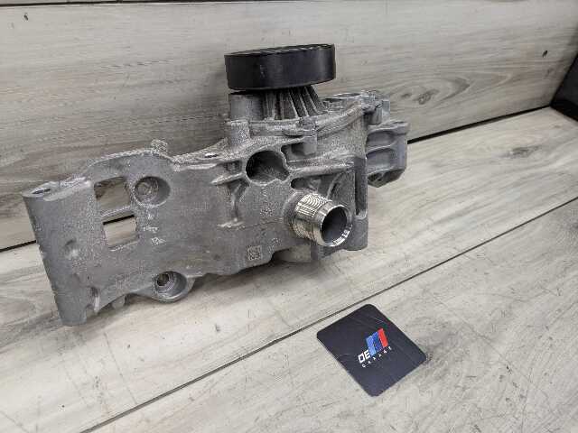 OEM BMW F39 F44 F48 X1 X2 228 M235 Engine Water Coolant Pump w/ Support