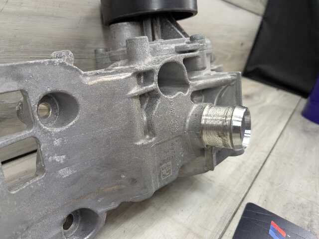OEM BMW F39 F44 F48 X1 X2 228 M235 Engine Water Coolant Pump w/ Support