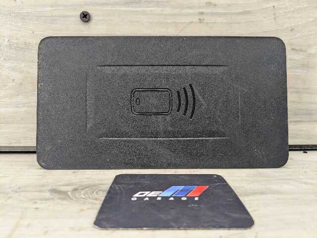 OEM BMW G20 G22 G23 G26 G80 M3 Center Console Storage Phone Car Wireless Charger