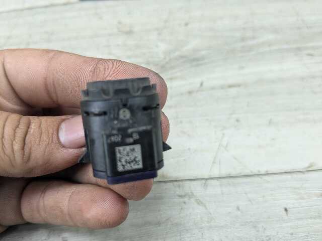 OEM BMW G20 G22 G23 G26* G42 G80 G82 Parking Distance Sonic PDC Sensor RED