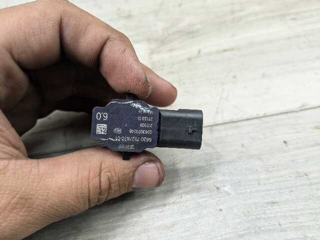 OEM BMW G20 G22 G23 G26* G42 G80 G82 Parking Distance Sonic PDC Sensor RED