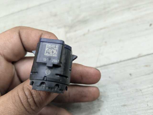 OEM BMW G20 G22 G23 G26* G42 G80 G82 Parking Distance Sonic PDC Sensor RED