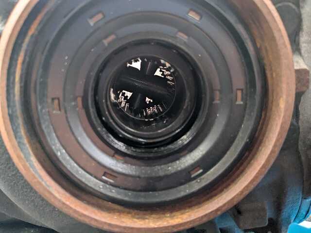 OEM BMW G20 G22 G23 G42 330 M340 Rear Differential Axle Gearbox Carrier 2.81