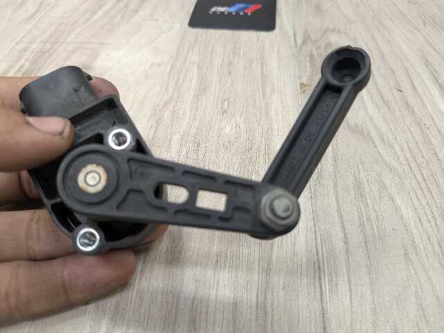OEM BMW F30 F80 F90 G30 G20 M3 M4 M5 Rear Right Suspension Height Level Sensor