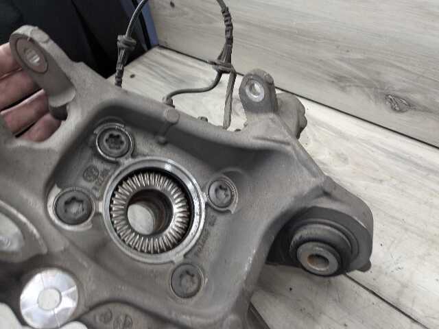 19-25 OEM BMW G20 330 M340 REAR Right Passenger Side Knuckle Hub Spindle Bearing