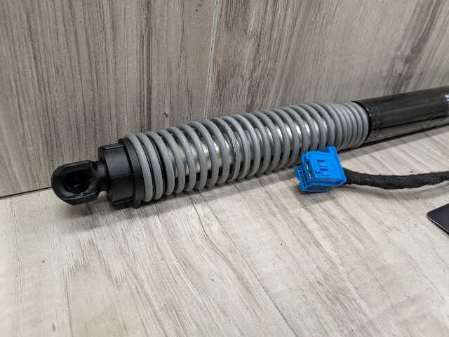 16-19 OEM BMW G11 G12 740 750 Right Passenger Electric Trunk Lid Shock Strut