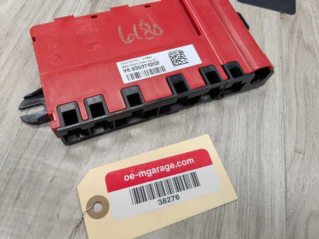 OEM BMW G11 G12 G14 G15 G16 G30 B+ Junction Terminal Power Relay Fuse Box