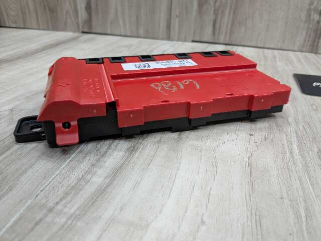 OEM BMW G11 G12 G14 G15 G16 G30 B+ Junction Terminal Power Relay Fuse Box