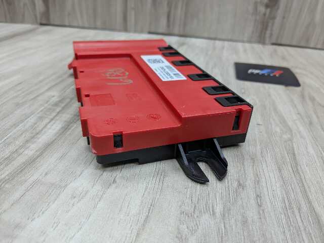 OEM BMW G11 G12 G14 G15 G16 G30 B+ Junction Terminal Power Relay Fuse Box