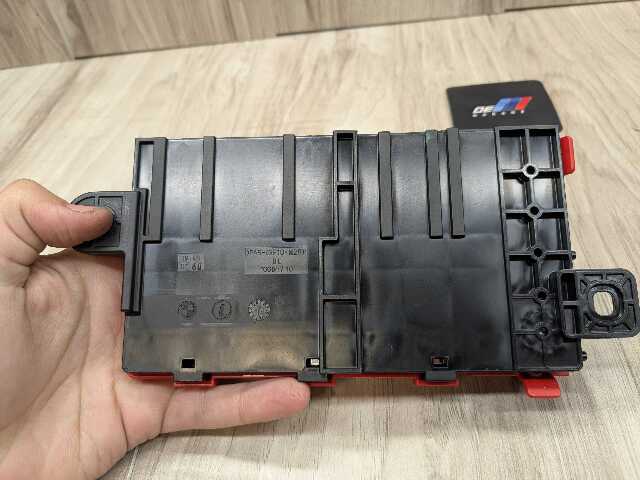 OEM BMW G11 G12 G14 G15 G16 G30 B+ Junction Terminal Power Relay Fuse Box