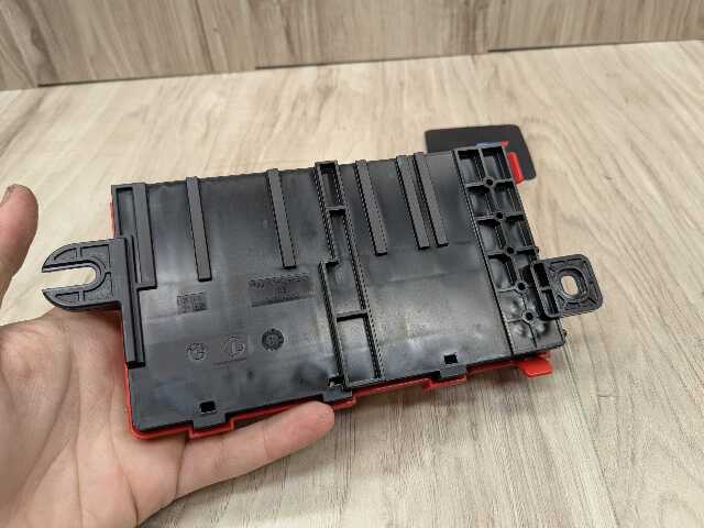 OEM BMW G11 G12 G14 G15 G16 G30 B+ Junction Terminal Power Relay Fuse Box